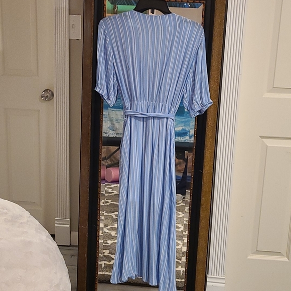 Dress - Picture 5 of 7